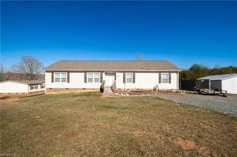 1020 Kayla Ridge Rd, Walnut Cove, NC 27052