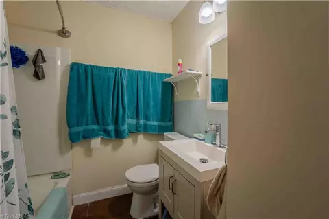 Bath - 1802 Lexington Ave E, High Point, NC 27262 photo 1 of 1