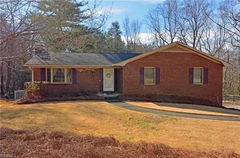 1230 Morning Star Ln, Winston Salem, NC 27107