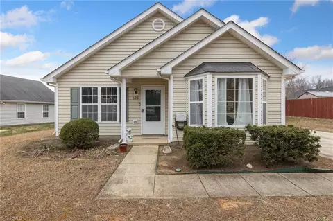 622 Foxridge Rd, Greensboro, NC 27406