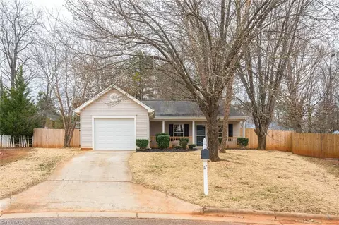 17 Zelkova Ct, Browns Summit, NC 27214