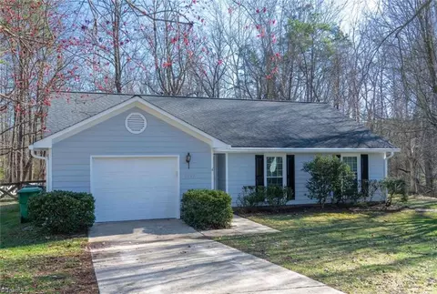 3207 Wallaby Ct, High Point, NC 27265 photo 2