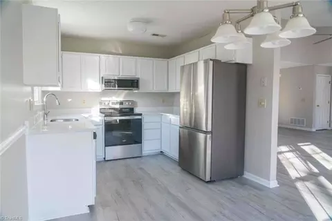 3207 Wallaby Ct, High Point, NC 27265 photo 9