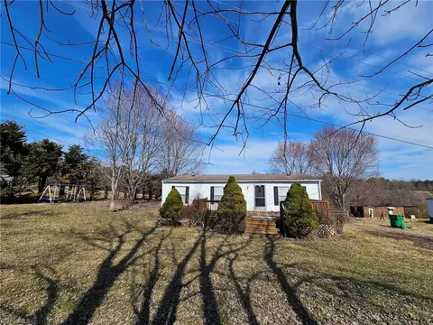 2178 Center Church Rd, Thurmond, NC 28683
