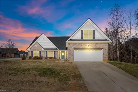 640 Daffodil Dr, Kernersville, NC 27284