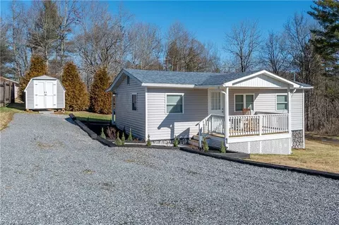 225 SW Mill Run Rd, Floyd, VA 24091