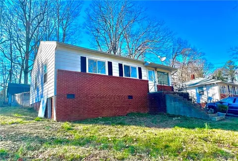 828 Glenwood Rd, Asheboro, NC 27203