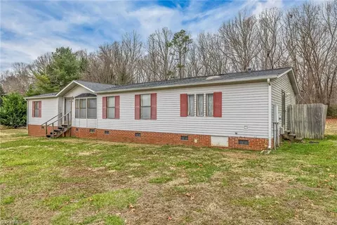 6450 Mason Cir, Randleman, NC 27317