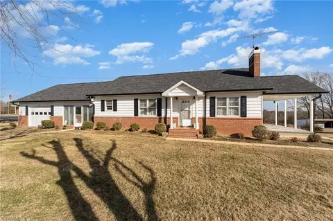 2352 Center Rd, Boonville, NC 27011