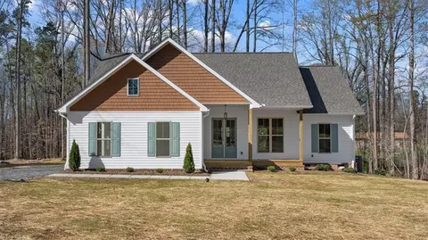 2812 Regal Rd, Reidsville, NC 27320