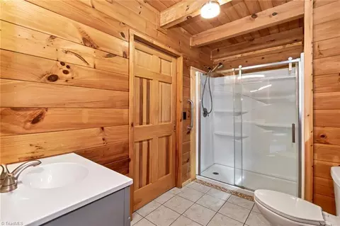 Bath - 260 Serenity Dr, Purlear, NC 28665 photo 4 of 5