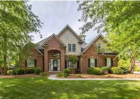 242 Kiawah Island Dr, Winston Salem, NC 27107