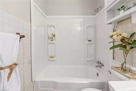 Bath - 806 Lexington Ave, High Point, NC 27262 photo 2 of 3