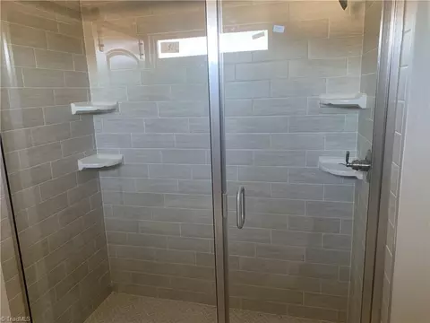 Bath - 3209 Wynnfield Dr, High Point, NC 27265 photo 3 of 4