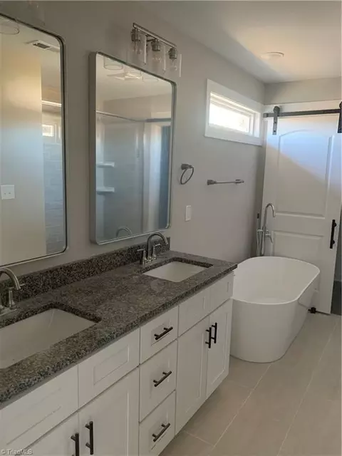 Bath - 3209 Wynnfield Dr, High Point, NC 27265 photo 4 of 4