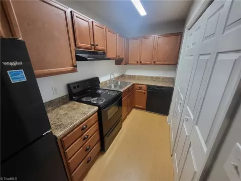 2829 Ohenry Blvd N #D, Greensboro, NC 27405