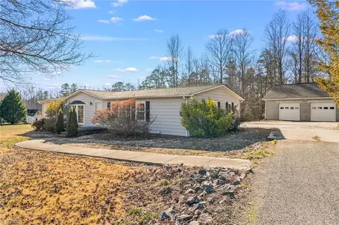 2640 Turners Creek Rd, Yadkinville, NC 27055