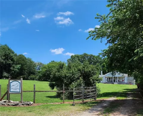 3338 Largo Ln, Hudson, NC 28638