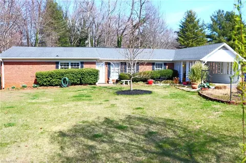 3123 Briarcliffe Rd, Winston Salem, NC 27106
