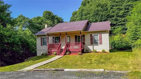 461 Jack Jones Rd, Lansing, NC 28643
