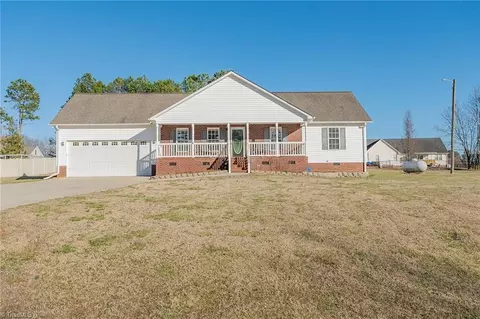 225 Amandale Ln, Lexington, NC 27295