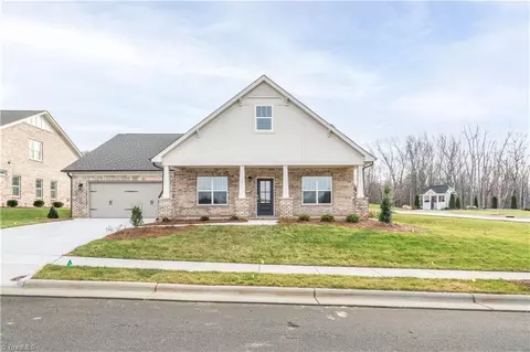 1002 Beechcrest Dr, Kernersville, NC 27284