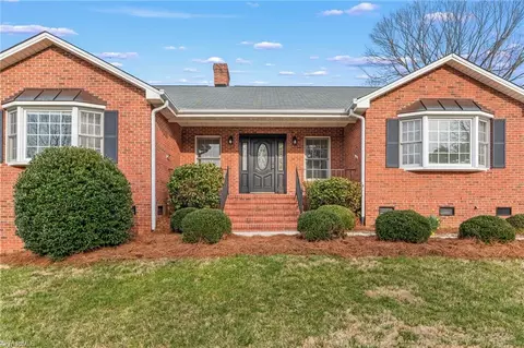 9 Pilot Cir, Greensboro, NC 27407