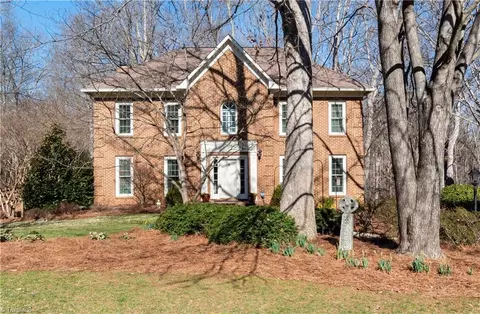 1208 Cliffspring Ct, Winston Salem, NC 27104