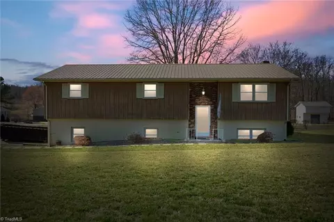106 Blair Ct, Archdale, NC 27263