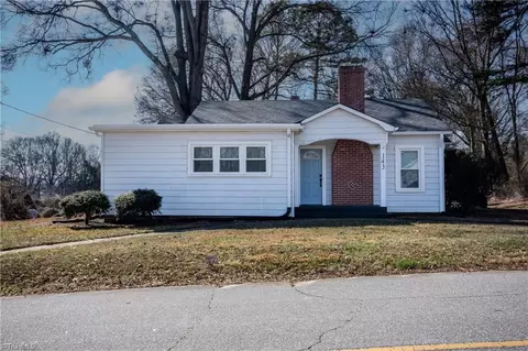 143 NW 7th St, Taylorsville, NC 28681