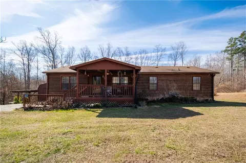 1036 Hugo Ln, Walnut Cove, NC 27052