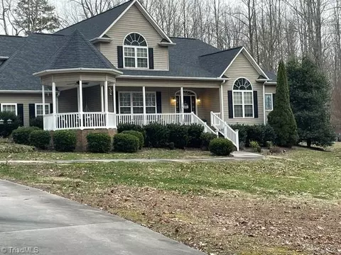 1846 Acorn Dr, Randleman, NC 27317