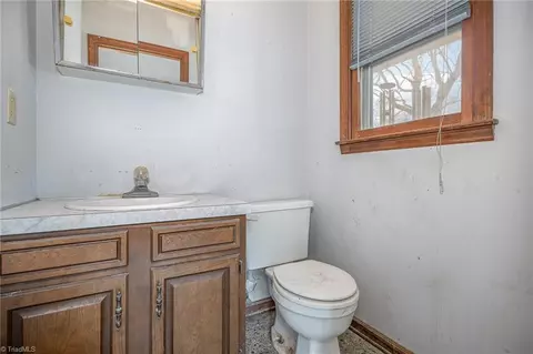 Bath - 5564 Leesville St, Trinity, NC 27370 photo 2 of 2