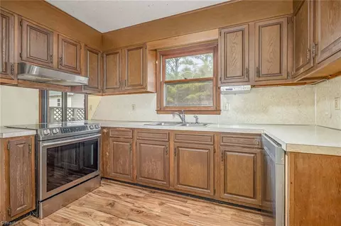 Kitchen - 5564 Leesville St, Trinity, NC 27370 photo 3 of 5