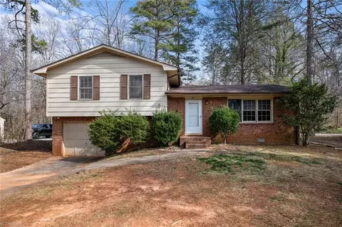 4505 Old Town Dr, Winston Salem, NC 27106