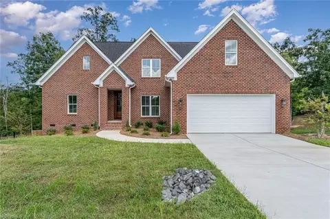 7629 Monty Dr, Kernersville, NC 27284