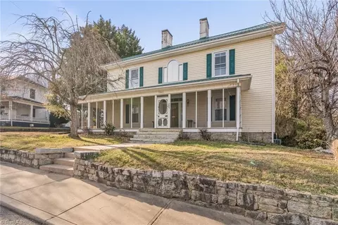 308 Church St W, Mount Airy, NC 27030