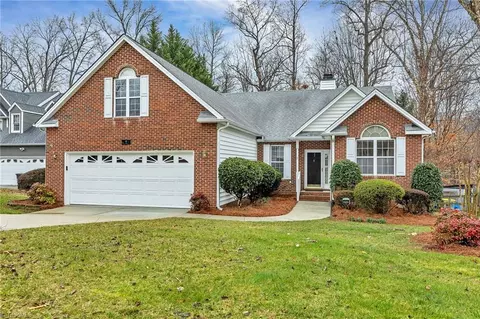 6 Archer Ct, Greensboro, NC 27407