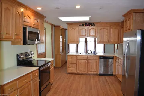 Kitchen - 308 9th Ave N, Mayodan, NC 27027 photo 1 of 3