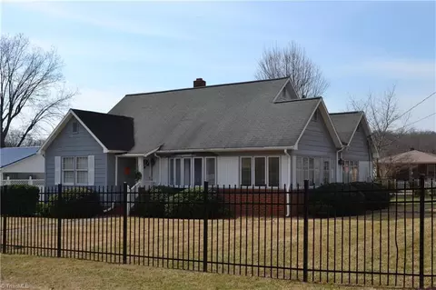 308 9th Ave N, Mayodan, NC 27027