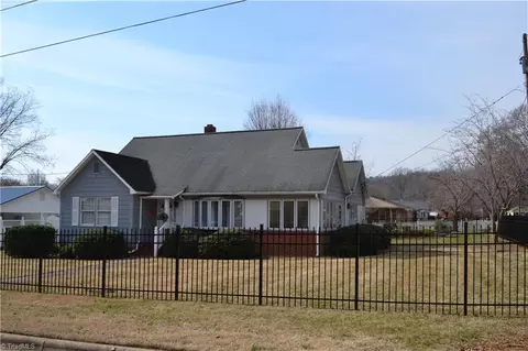 Exterior - 308 9th Ave N, Mayodan, NC 27027 photo 3 of 5