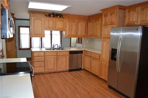 Kitchen - 308 9th Ave N, Mayodan, NC 27027 photo 2 of 3