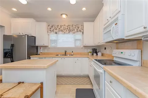 Kitchen - 7705 Samet Dr, High Point, NC 27265 photo 3 of 4