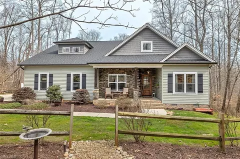 345 Derby St, Kernersville, NC 27284