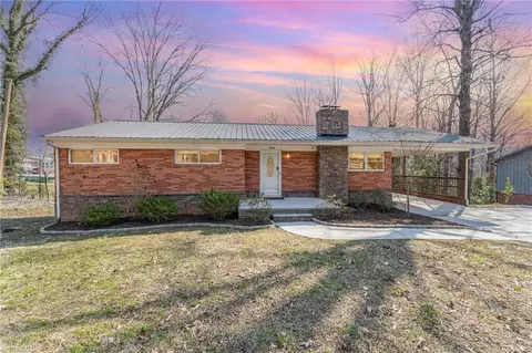 3624 Lakeshore Dr, High Point, NC 27265