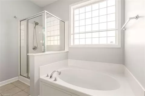 Bath - 4532 Treebark Ln, High Point, NC 27265 photo 2 of 4