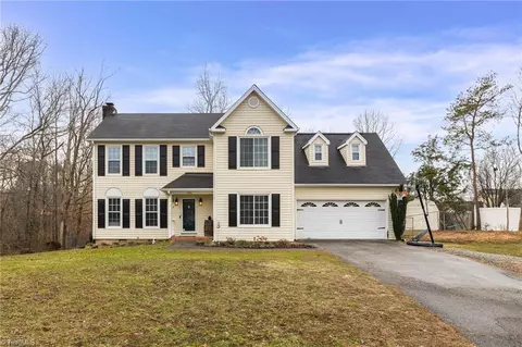 1800 Larkhill Ct, Kernersville, NC 27284