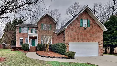 2200 Flora Vista Ct, Greensboro, NC 27406