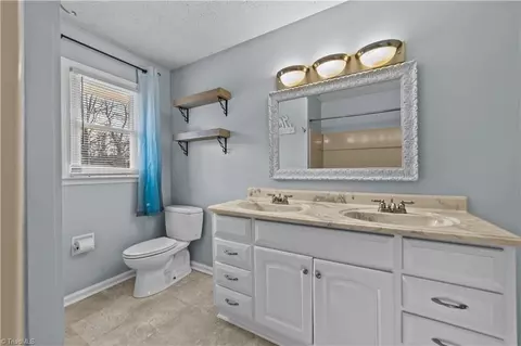 Bath - 2275 Crescent Rd, Salisbury, NC 28146 photo 2 of 4