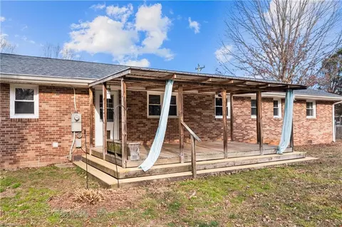 Exterior - 2275 Crescent Rd, Salisbury, NC 28146 photo 11 of 17